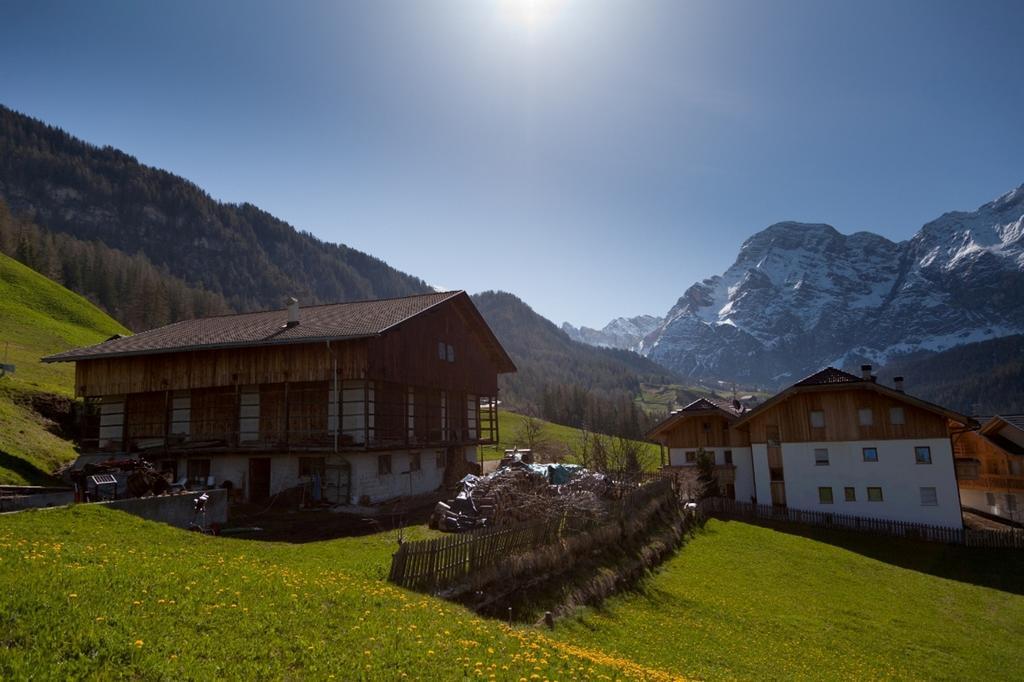 Ciasa Raut Apartment La Valle Bagian luar foto