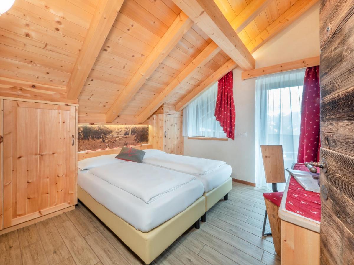 Ciasa Raut Apartment La Valle Bagian luar foto