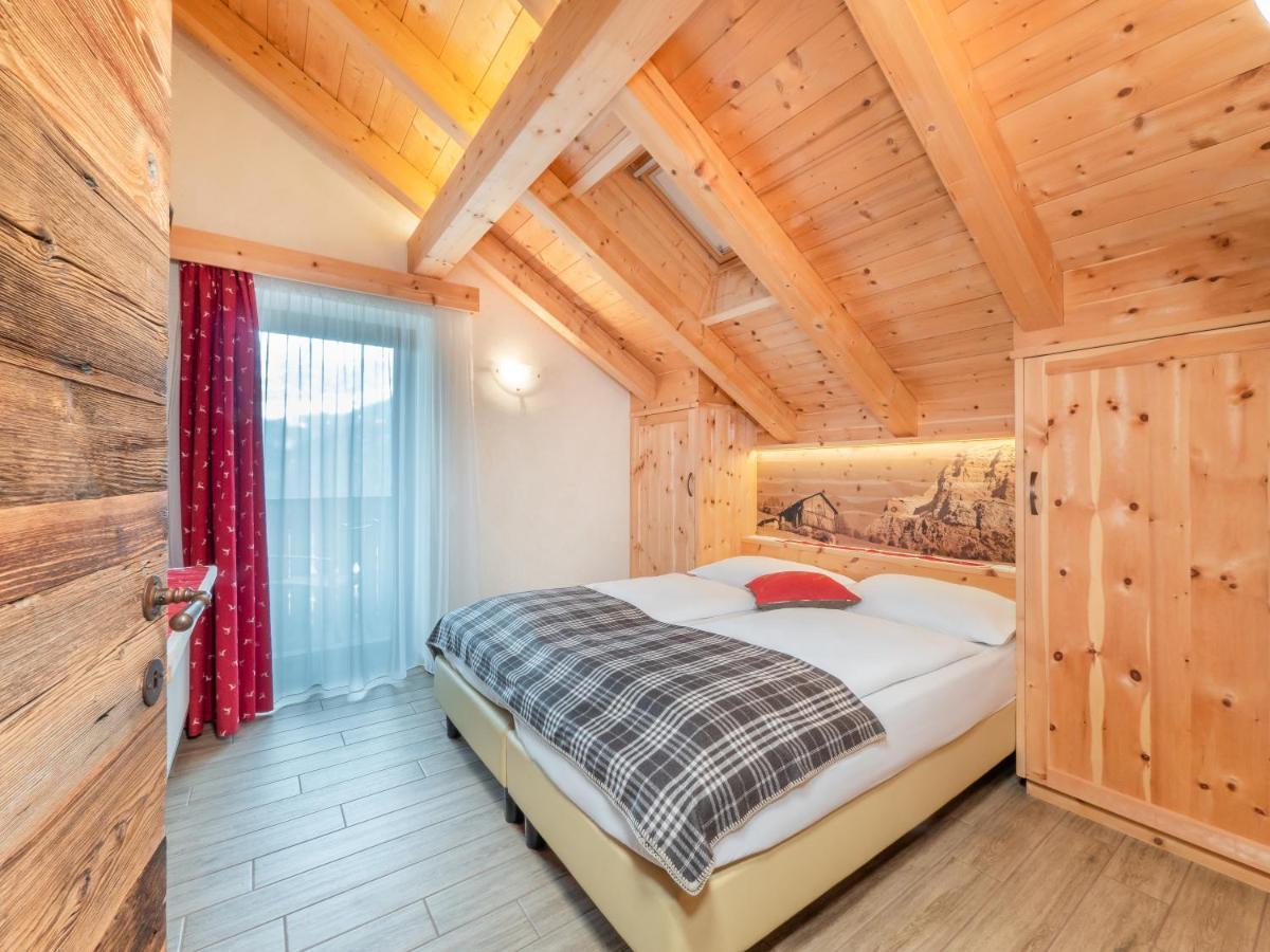 Ciasa Raut Apartment La Valle Bagian luar foto