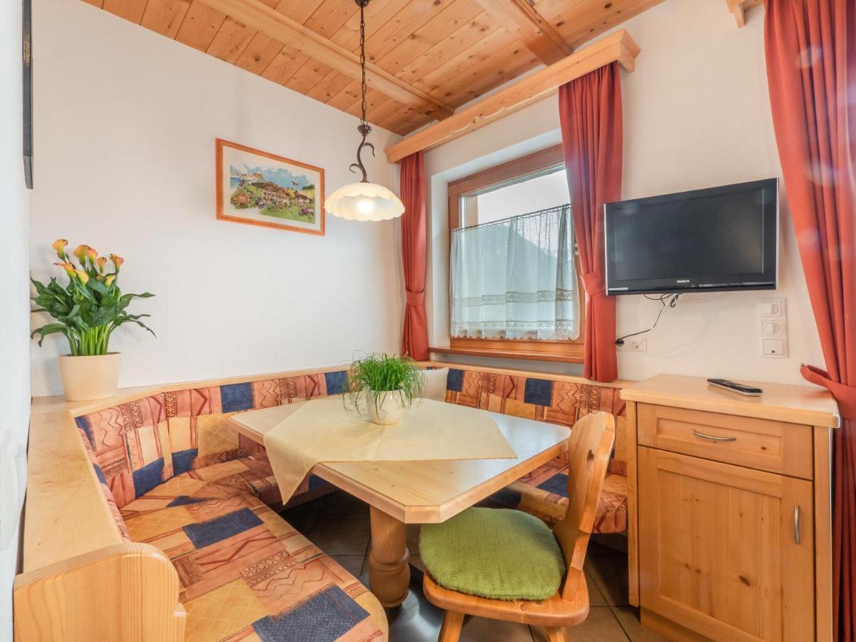 Ciasa Raut Apartment La Valle Bagian luar foto