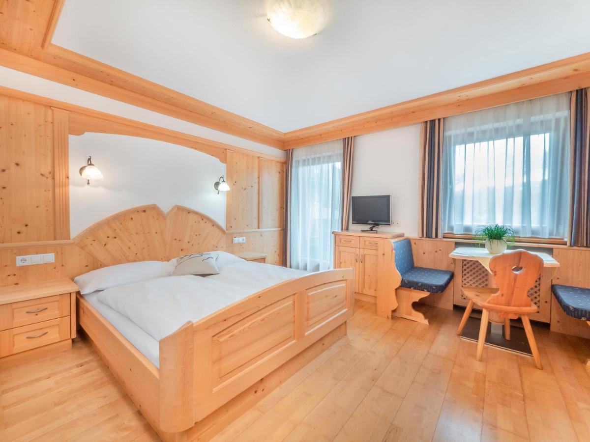 Ciasa Raut Apartment La Valle Bagian luar foto