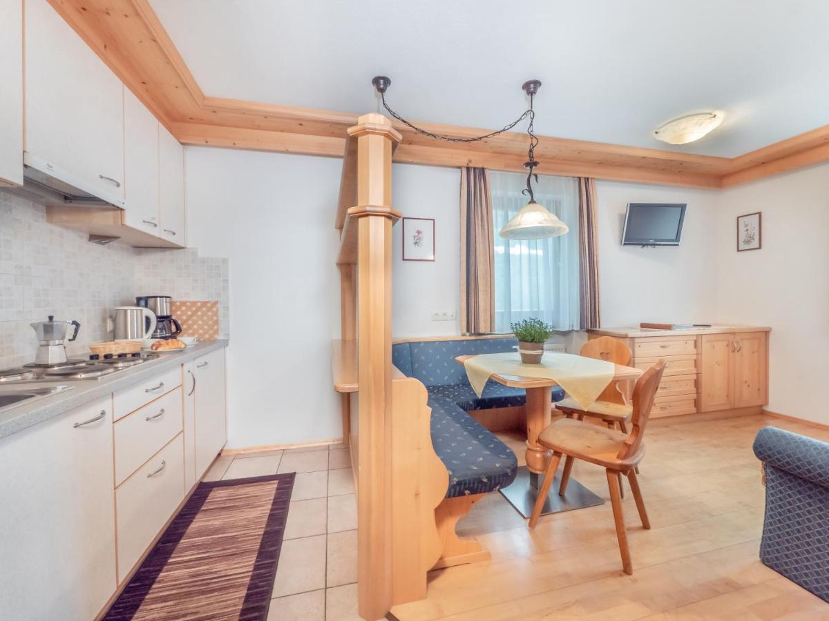Ciasa Raut Apartment La Valle Bagian luar foto